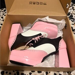 Stylish Pink and Black Oxford Platform Women's Heel